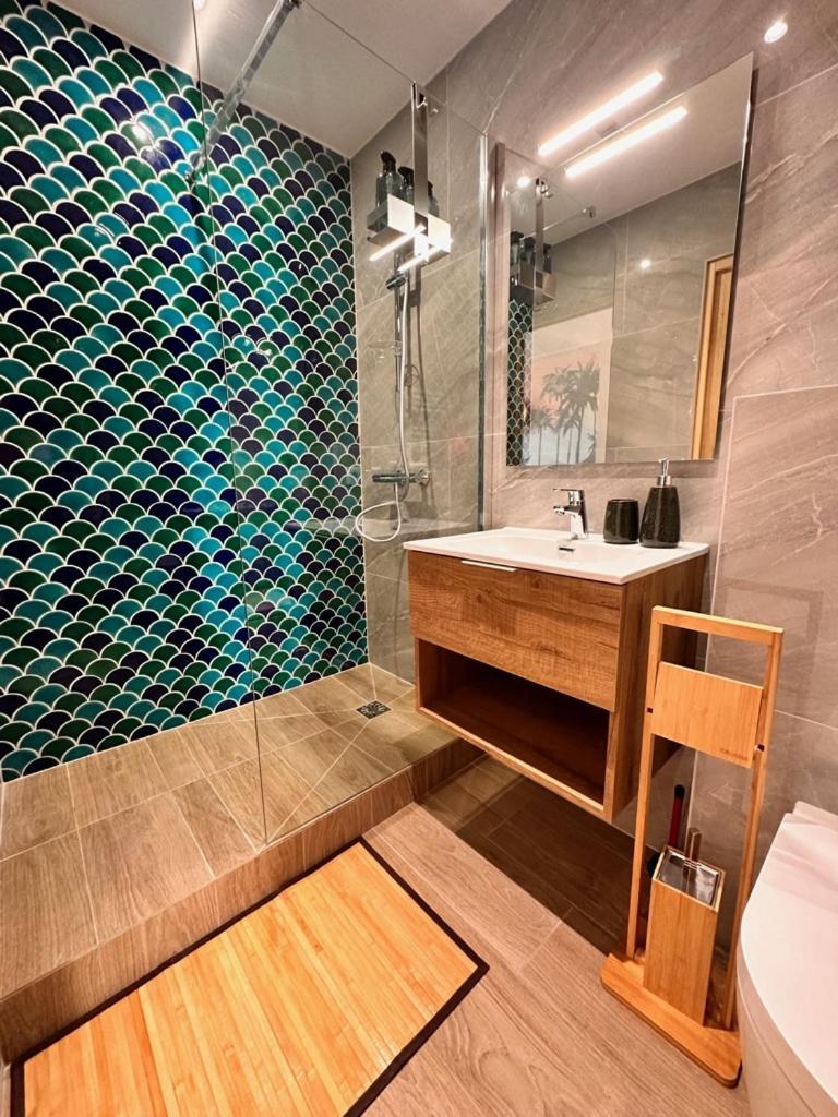De Nana 8 - Hypercentre, Rue Meynadier, Palais & Plage, Clim, Wifi Appartement *
